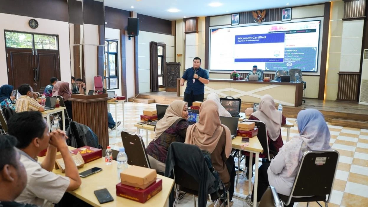 Computational Thinking & AI for Teachers at SMKN 6 Malang