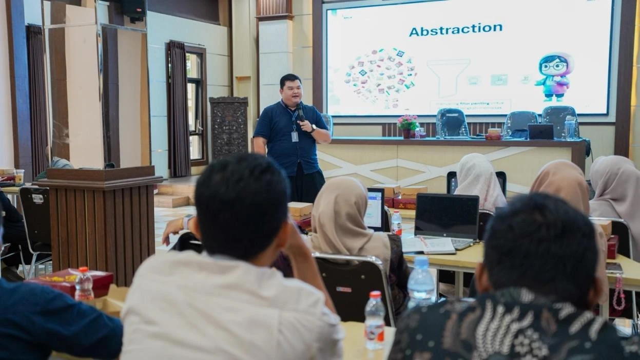 Computational Thinking & AI for Teachers at SMKN 6 Malang