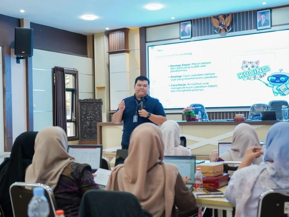 Computational Thinking & AI for Teachers at SMKN 6 Malang