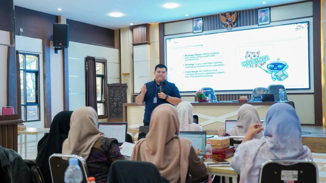 Computational Thinking & AI for Teachers at SMKN 6 Malang
